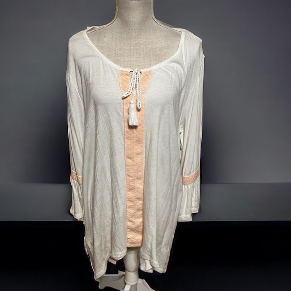 new directions Tops - New directions white tunic , pink trim, sz Lg